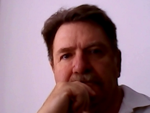 Ein Bild, das Person, Menschliches Gesicht, Vorderkopf, Wange enthlt.

Automatisch generierte Beschreibung